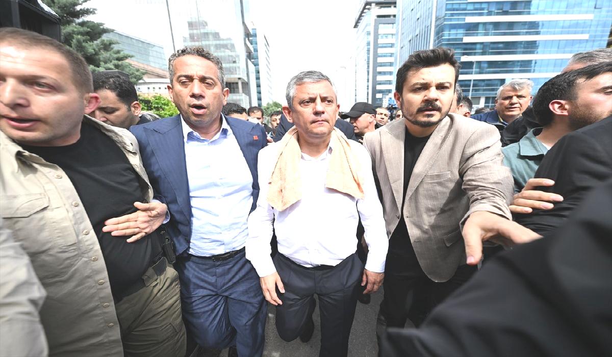 Özgür Özel, CHP Genel Merkezinden Uzaklaştırıldı