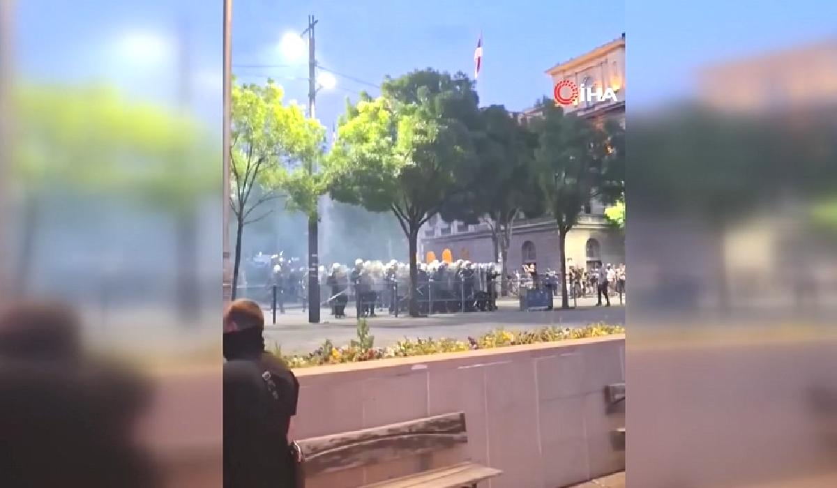 Sırbistan’da ortalık karıştı: İktidar karşıtı protestocular polisle çatıştı