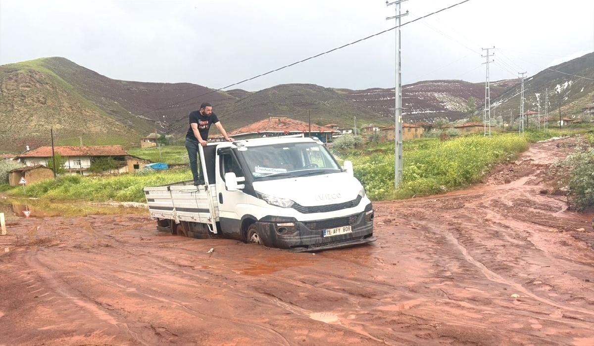 Sungurlu’da Sel Taşkını Ulaşımı Aksattı