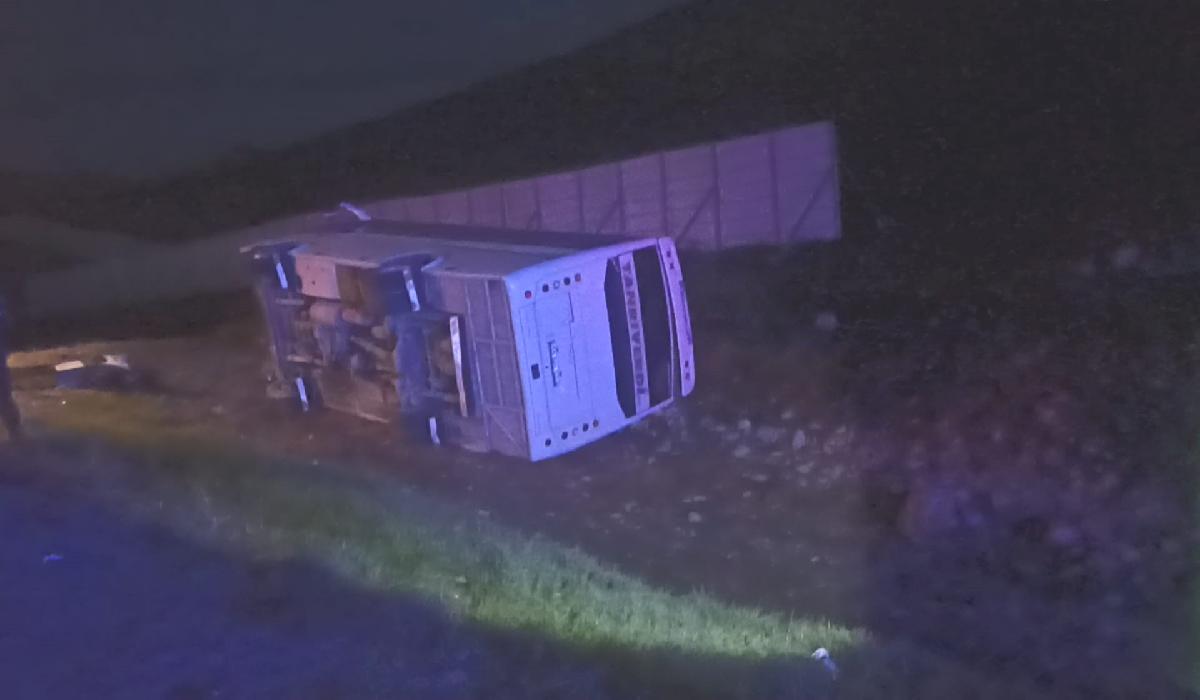 Taraftarları taşıyan midibüs devrildi, 27 taraftar yaralandı
