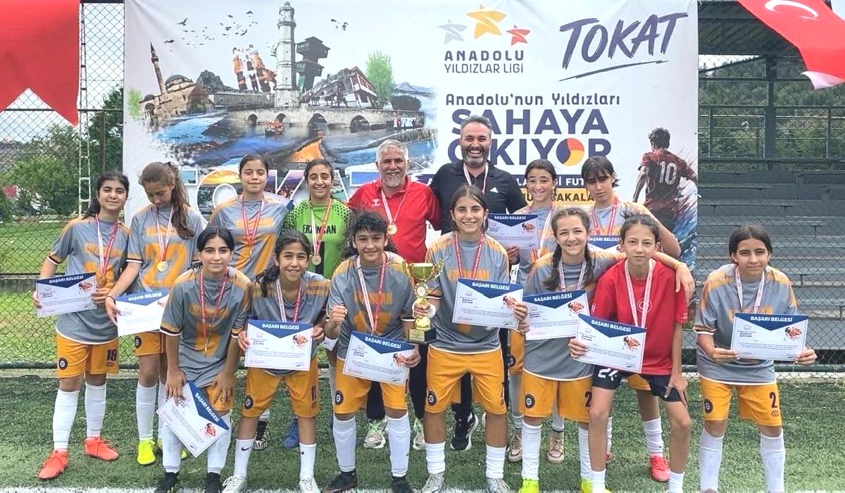 ANALİG Kız Futbol Takımı Türkiye Şampiyonası’na Katılıyor