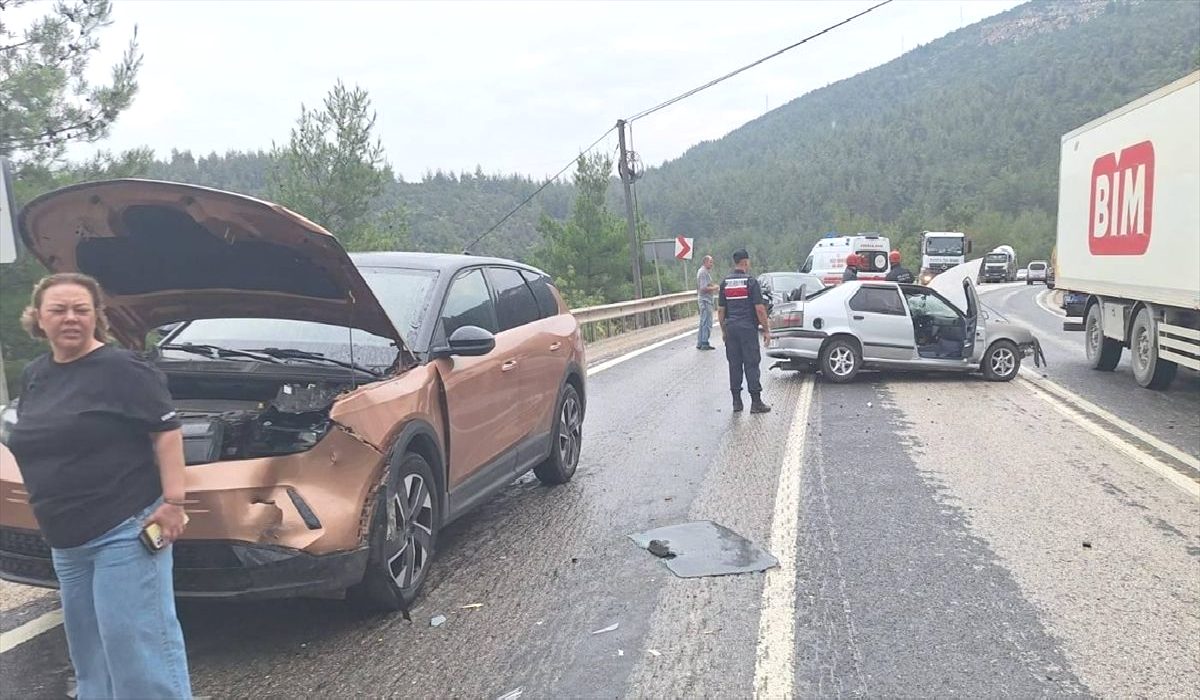 Bilecik’te Zincirleme Kaza: 2 Yaralı