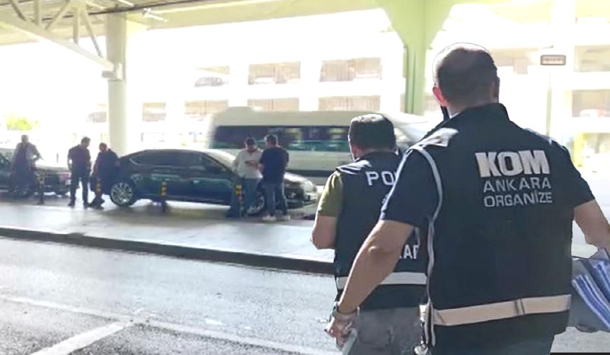 Çankaya Belediye Başkanı Güler’in gözaltına alınacağı havalimanında dikkat çeken hazırlık