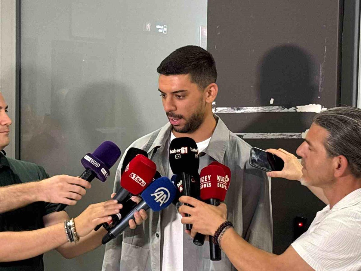 Cenk Özkaçar, Trabzonspor’a Katıldı