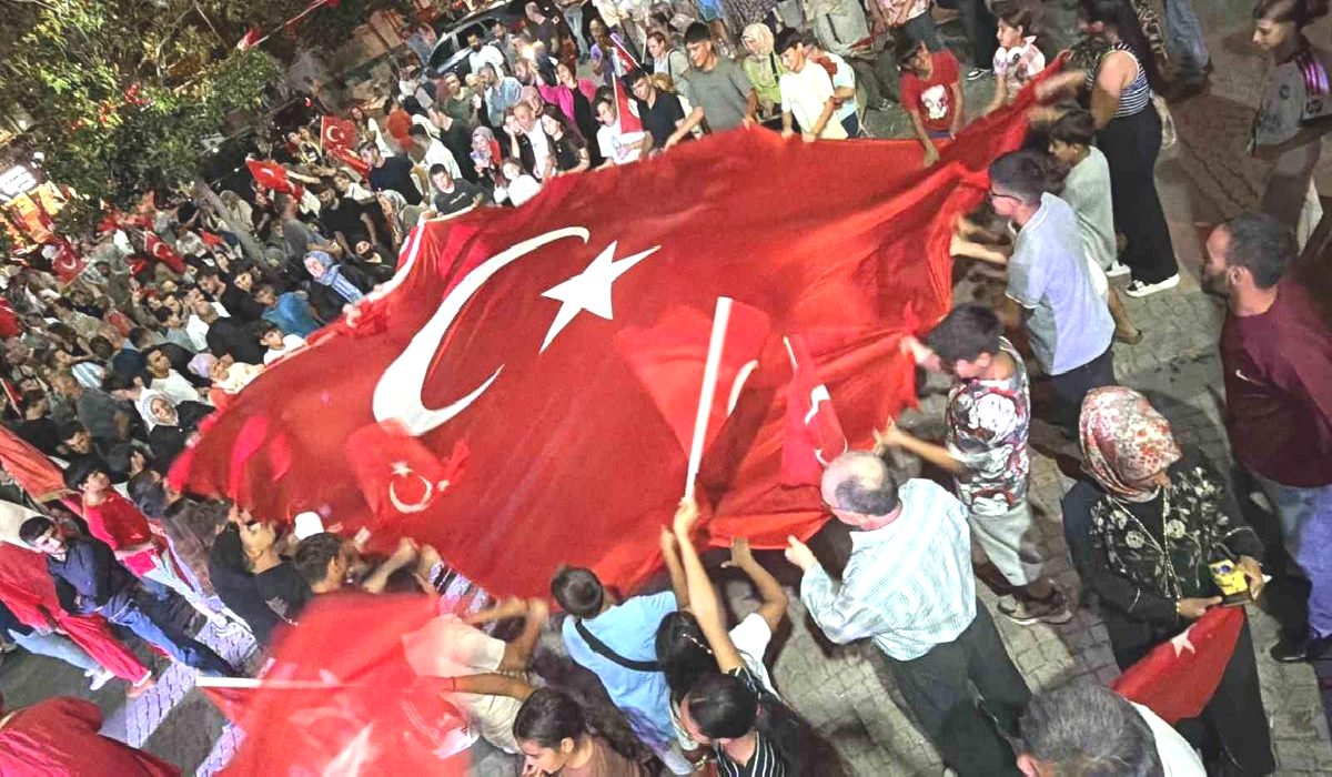 Edremit’te 15 Temmuz ruhu coşkuyla yaşandı