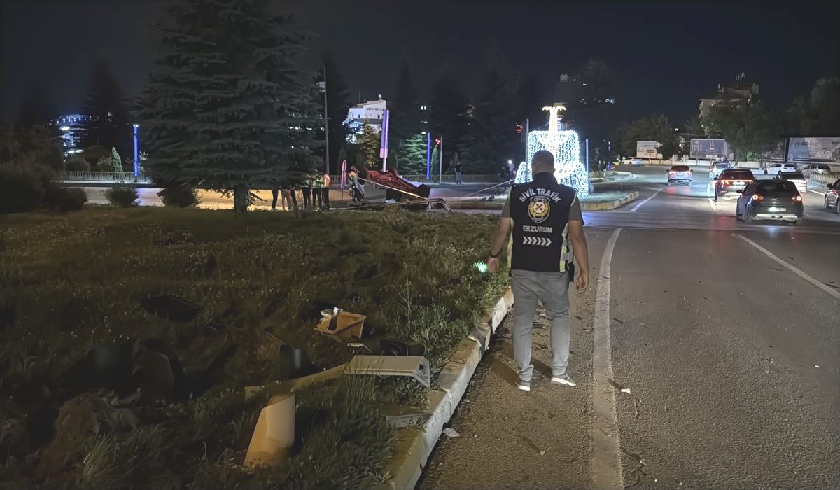 Erzurum’da Takla Atan Araçta 3 Yaralı