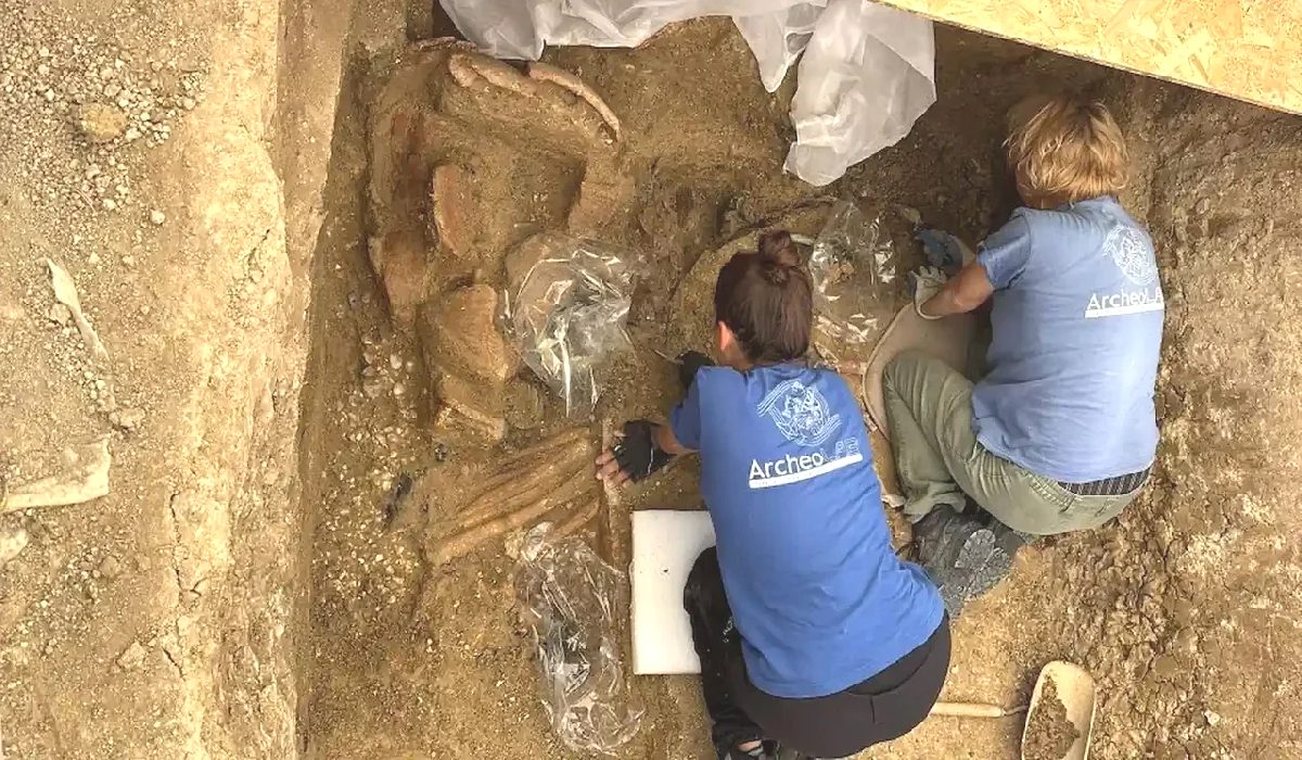 İtalya’da 2 bin 500 yıllık gizemli bir kraliyet mezarı bulundu