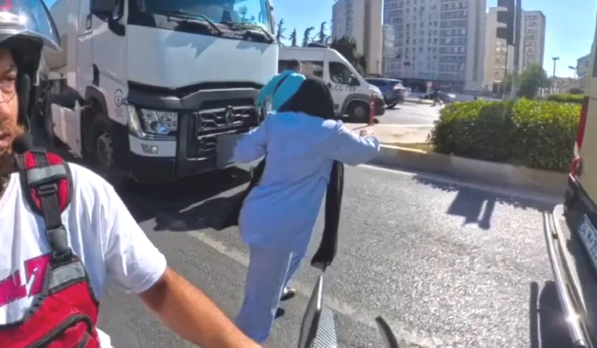 İstanbul’da tırın kör noktasında kalan kadın son anda kurtuldu
